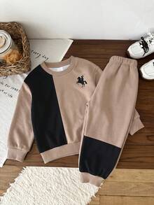 Young Boy Long Sleeve Crew Neck Sweatshirt, Classic Color Block Patchwork Pattern Print, Exquisite Knight Riding Horse Logo Print - Multicolor - View 2