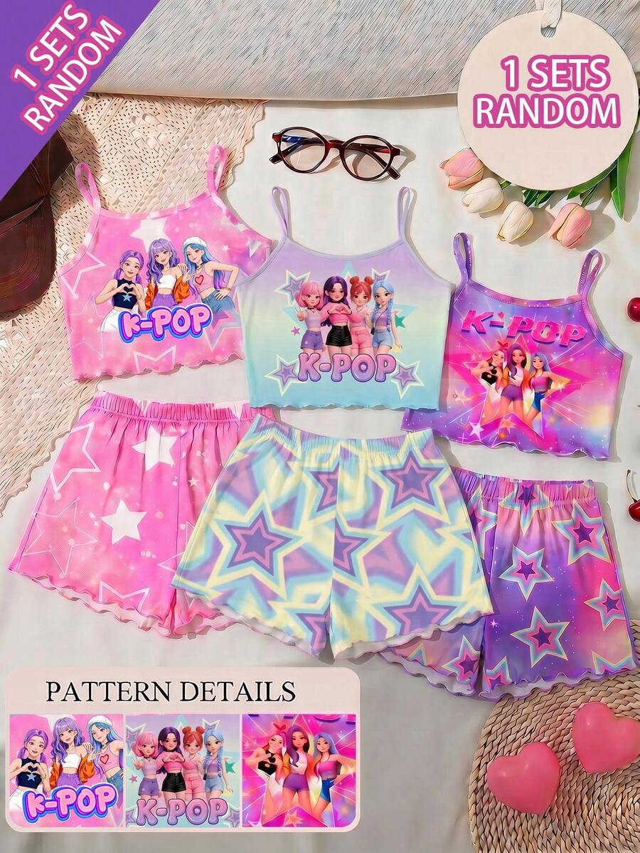 SHEIN 【隨機發送 1 套】女童夏季細肩帶居家服套裝,新款甜美酷女孩團卡通印花睡衣,粉紫黑拼色星空五角星多色針織面料,舒適柔軟波浪邊短款細肩背心+寬腿短褲 4 件套,居家睡衣可外穿 - 彩色 - 查看 1
