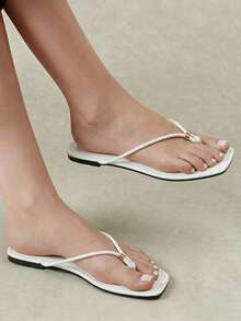 Styleloop Ladies Summer Thong Flat Shoes. - White - View 4