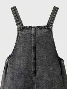 SHEIN Genkimix Kids 女童牛仔吊帶褲，全新四季款，時尚甜美復古灰色牛仔，胸前3D大蝴蝶結設計，褲腿粉色愛心刺繡圖案，時尚直筒寬鬆版型，柔軟舒適面料，百搭日常穿著，適合度假、旅行等場合，女童全新四季度假風 - 灰色 - 查看 5