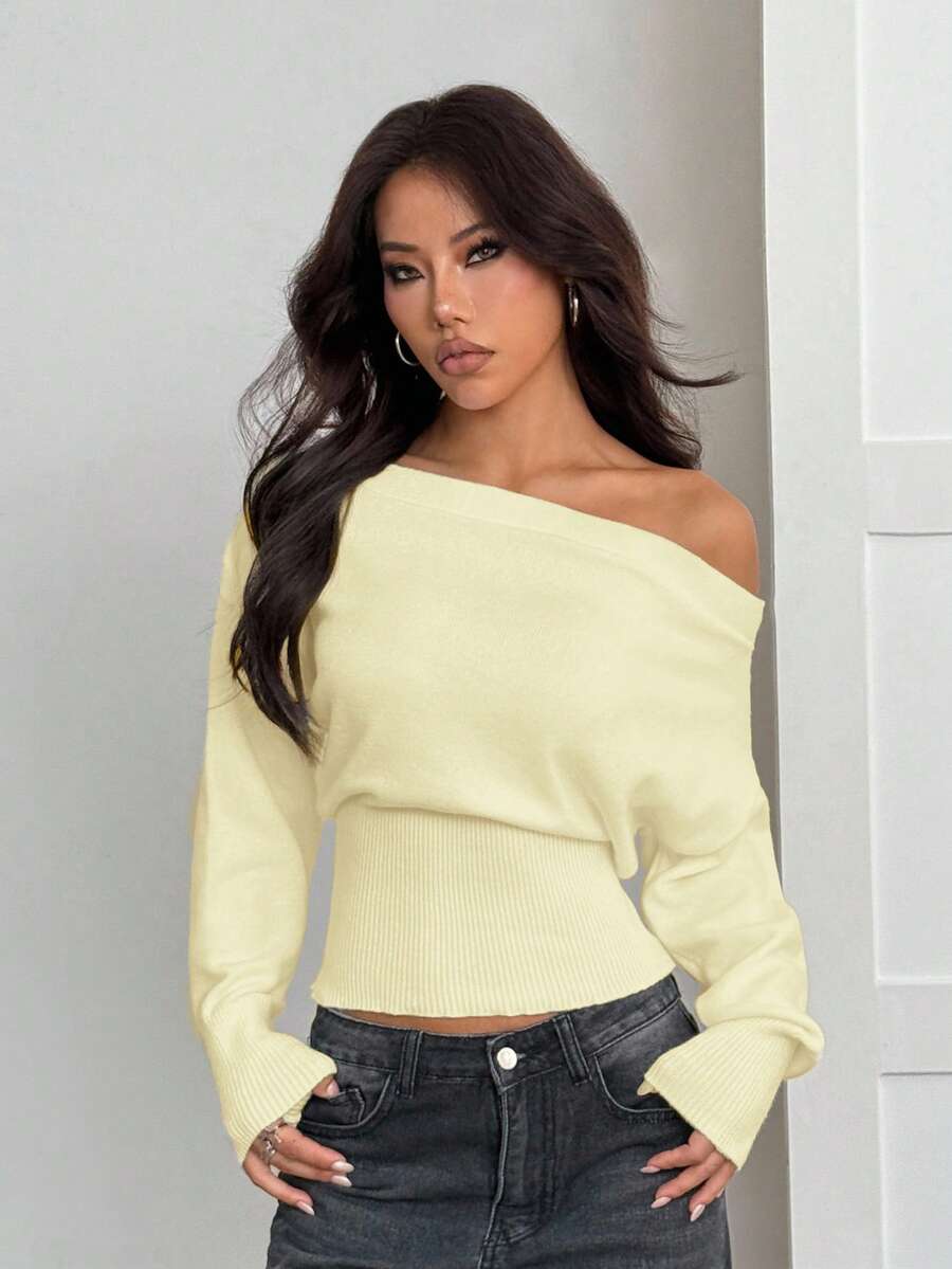 SHEIN PETITE كنزة صوفية فضفاضة بتصميم زهور ثلاثية الأبعاد وكتف غير متماثل باللون البيج، رومانسية للخريف/الشتاء - أصفر فاتح - مشاهدة 1