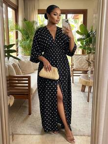 SHEIN Lady CURVE 大尺碼女款V領波點開衩設計休閒日常洋裝 - 黑色 - 查看 1