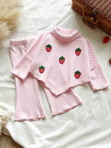 SHEIN Vintaside Kids 女嬰 0-3 歲秋季刺繡草莓羅紋針織長袖上衣與喇叭褲套裝，粉紅色，適合日常穿著，高領休閒日常穿搭 - 粉色 - 查看 9