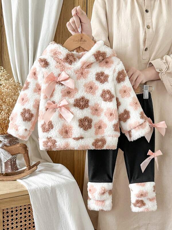 SHEIN Vintaside Kids 2pcs/Set Baju Bayi Perempuan Musim Gugur/Dingin Baru yang Manis dan Lucu, Atasan dan Bawahan Bulu Lembut dengan Motif Pita Merah Muda, Kain Ramah Kulit, Bergaya dan Serbaguna, Cocok untuk Pakaian Kasual Sehari-hari dan Luar Ruangan, Pakaian Musim Dingin Anak Perempuan Terlaris dan Sangat Menarik