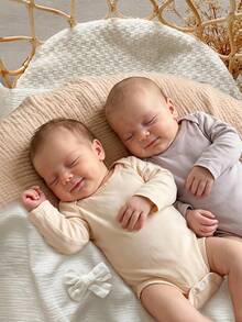 SHEIN Newborn Baby Solid Color Round Neck Long Sleeve Romper Pajamas - Multicolor - View 1