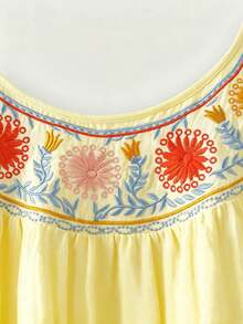 SHEIN LUNE CURVE 大尺碼女款刺繡花卉荷葉邊下擺百褶胸前休閒度假風細肩帶背心上衣 - 黃色 - 查看 5