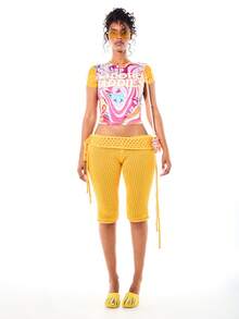 SUMWON WOMEN Kaos Crop Slim Fit Motif Retro dengan Detail Teks Grafis di Bagian Depan dan Belakang, Lengan Pendek - MultiWarna - View 6