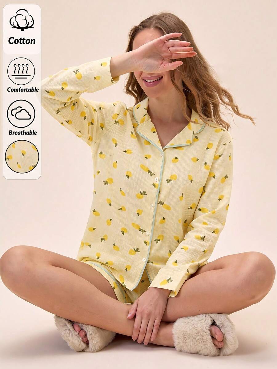 SHEIN طقم نسائي من القطن بخطوط، توب بأكمام طويلة وأزرار أمامية مطبوع عليه ليمون لطيف وشورت مريح بخصر عالي - متعدد الألوان - مشاهدة 1