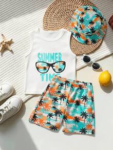 SHEIN Playful Pals 男童三件套夏季沙滩套装 | 男女童夏威夷风白色无袖背心 + “夏日时光”蓝色棕榈树印花短裤 + 配套遮阳帽 | 沙滩度假泳装罩衫 | 水上游戏服 | 4-7岁户外套装 | 家庭沙滩旅行休闲短裤帽子套装 | 清凉夏日装扮 - 綠色 - 查看 1