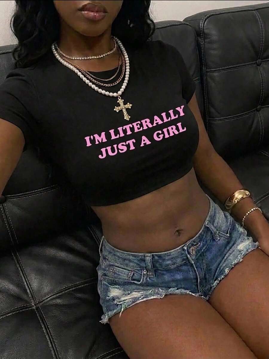 Fiercella Fiercella 女士“我真的只是个女孩”短款上衣,带标语印花和修身版型“我真的只是个女孩”图案 T 恤女士上衣 - 黑色 - 查看 1