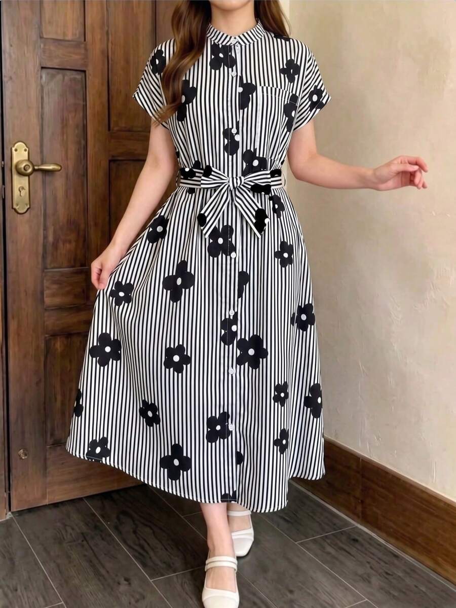 SHEIN 一件式少女夏季休闲时尚经典舒适短袖连衣裙,粉色条纹立领短袖中长宽松衬衫裙,开衩下摆配腰带,适合日常穿着、购物、度假等场合。 - 黑色 - 查看 1