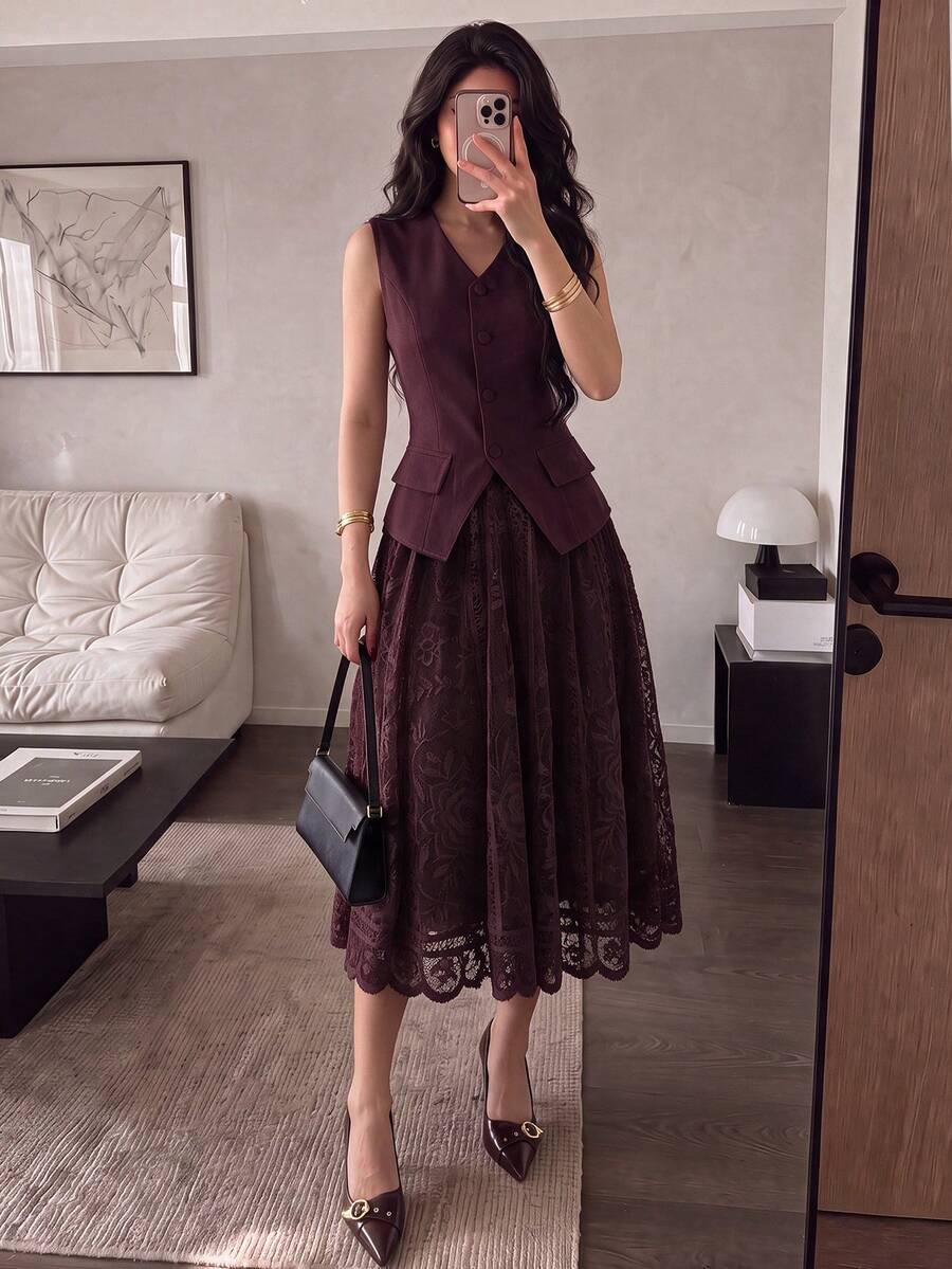 Modelyn 女款春夏黃色編織無袖V領收腰鈕扣裝飾假口袋A字優雅通勤上衣與A字蕾絲優雅浪漫裙 2件套 - 酒紅色 - 查看 1