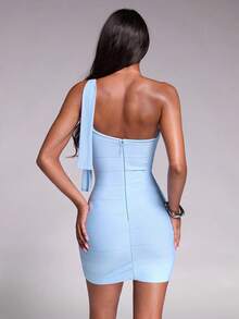 Nuvra Vestido mini ajustado de malla con un solo hombro y lazo para mujer - Celeste - Ver 4