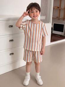 SHEIN Genkimix Kids 2件套男童夏季华夫格条纹短袖T恤和短裤套装 - 彩色 - 查看 4