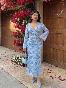 SHEIN MOD 大尺碼女款優雅可愛日系通勤花卉印花喇叭袖上衣與裙子套裝 淺藍色 2件套 秋季約會度假派對穿搭 - 淺藍色 - 查看 3