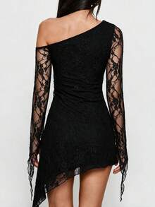 Avenya Gaun Rajut Jacquard Minimalis Seksi dengan Hem Asimetris dan Leher Asimetris untuk Musim Gugur/Dingin - Hitam - View 5