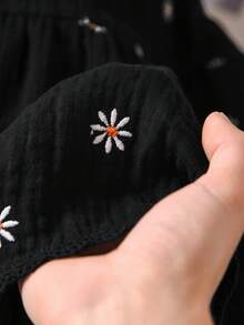 CosyJoli 大尺碼女款花卉刺繡圖案休閒百搭日常穿著襯衫 - 黑色 - 查看 7