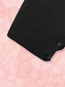 HELLO KITTY AND FRIENDS | SHEIN سترة قصيرة الأكمام للأطفال مع طبعات حيوانات الكرتون ونظارات شمس للأولاد - الأسود - مشاهدة 5
