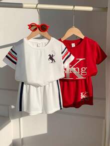 SHEIN 小男孩新款休閒極簡學院風度假風條紋 King 多件組 2 套裝圓領短袖 T 恤與短褲兩件套，適合夏季、街頭風、日常穿著、度假、春夏時尚、夏季穿搭，舒適好穿，適合兒童疊穿，時尚休閒童裝，兒童運動學院風數位圖案 T 恤，返校季夏季衣著，返鄉節 - 彩色 - 查看 3