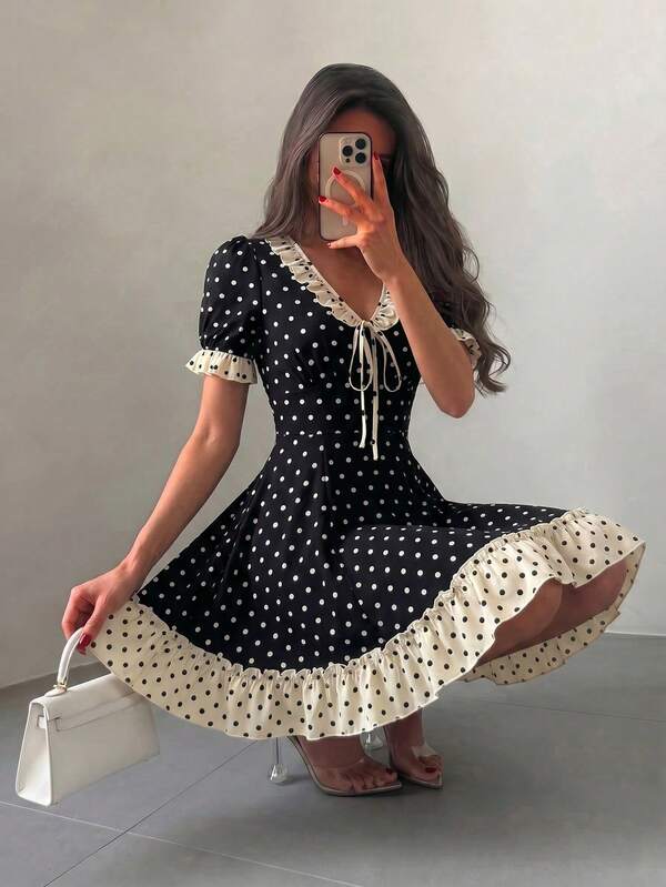 NOVVYNE Vestido de mujer primavera/verano tejido con lunares negros digitales de manga corta con cintura con volantes tejida y bajo en línea A - Elegante y romántico