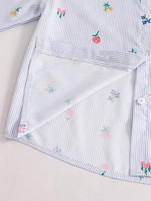 SHEIN 1件女童韓系清新碎花襯衫，適合校園、旅行、日常通勤穿搭，春秋薄款條紋底色全印彩色小花，寬鬆翻領長袖百搭襯衫 - 藍色 - 查看 5