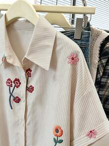 GlowEve CURVE 大尺碼女款花卉刺繡圖案條紋休閒可愛仙女風日常穿著早午餐辦公襯衫 白色夏季 - 彩色 - 查看 3