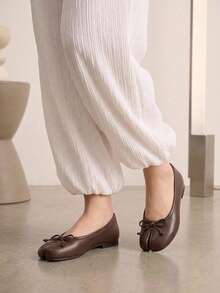 Women's Bow Decor Split Toe Ballet Flats - Brown - View 4