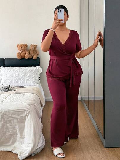 Napfluff CURVE Napfluff CURVE Conjunto de pijama de talla grande para mujer con cuello en V, patchwork de encaje, cintura ceñida con cinturón, mangas cortas acampanadas y pantalones largos