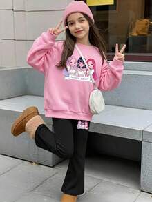 SHEIN 2 件套女孩休闲 K-Pop 卡通人物图案印花粉色运动衫和黑色紧身裤套装，秋冬装，非常适合 K-Pop 粉丝和日常穿着 - 彩色 - 查看 3