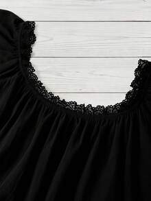 Mellowie Blusa de talla grande con manga corta y patchwork de encaje en unicolor - Negro - Ver 3