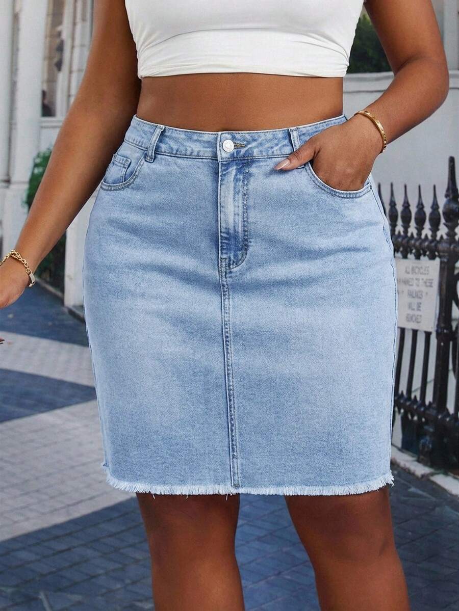 SHEIN Essnce Plus Size Summer Casual Washed Asymmetric Pocket Frayed Hem Denim Skirt - Light Wash - View 1