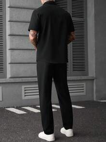 Manfinity Homme 男士拼色短袖襯衫與長褲休閒日常穿搭 - 黑色 - 查看 2