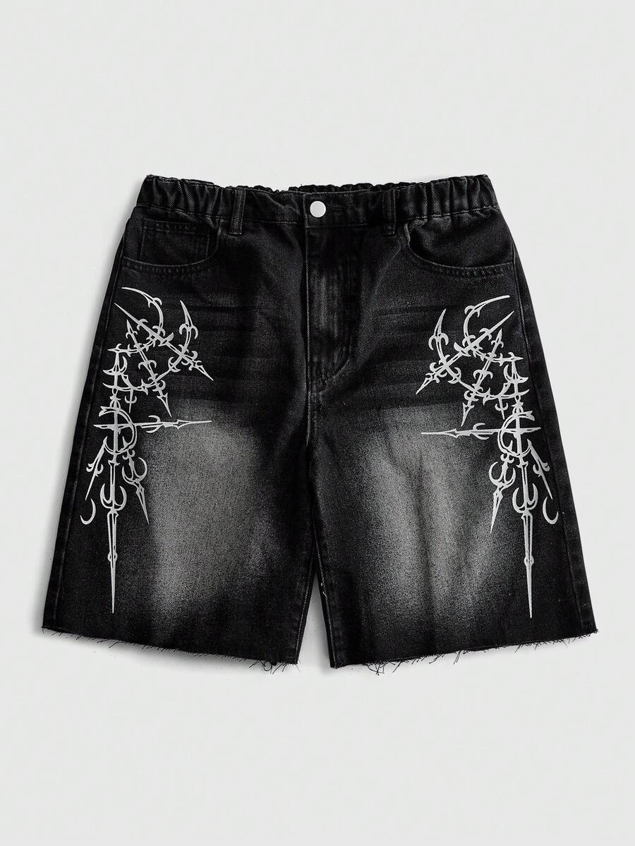 ROMWE MEN Street Life 青少年牛仔短褲 夏季新款 水洗磨邊 寬鬆版型 中長牛仔短褲 Y2K 龐克街頭風 印花休閒寬腿短褲 - 黑色 - 查看 1