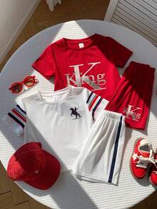 SHEIN 小男孩新款休閒極簡學院風度假風條紋 King 多件組 2 套裝圓領短袖 T 恤與短褲兩件套，適合夏季、街頭風、日常穿著、度假、春夏時尚、夏季穿搭，舒適好穿，適合兒童疊穿，時尚休閒童裝，兒童運動學院風數位圖案 T 恤，返校季夏季衣著，返鄉節 - 彩色 - 查看 6