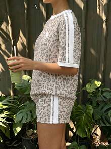 Muchica 女款夏季字母與檸檬印花圓領短袖T恤搭配條紋短褲休閒兩件套 - 彩色 - 查看 3