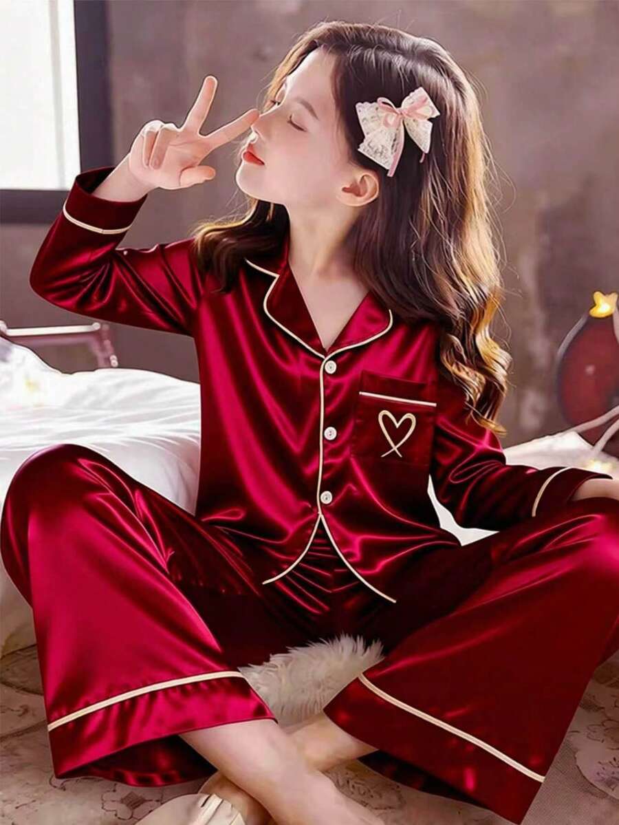 女童睡衣,玫瑰紅簡約口袋愛心印花長袖開襟衫與長褲休閒兩件套,居家休閒睡衣套裝,完美新年禮物 - 酒紅色 - 查看 1