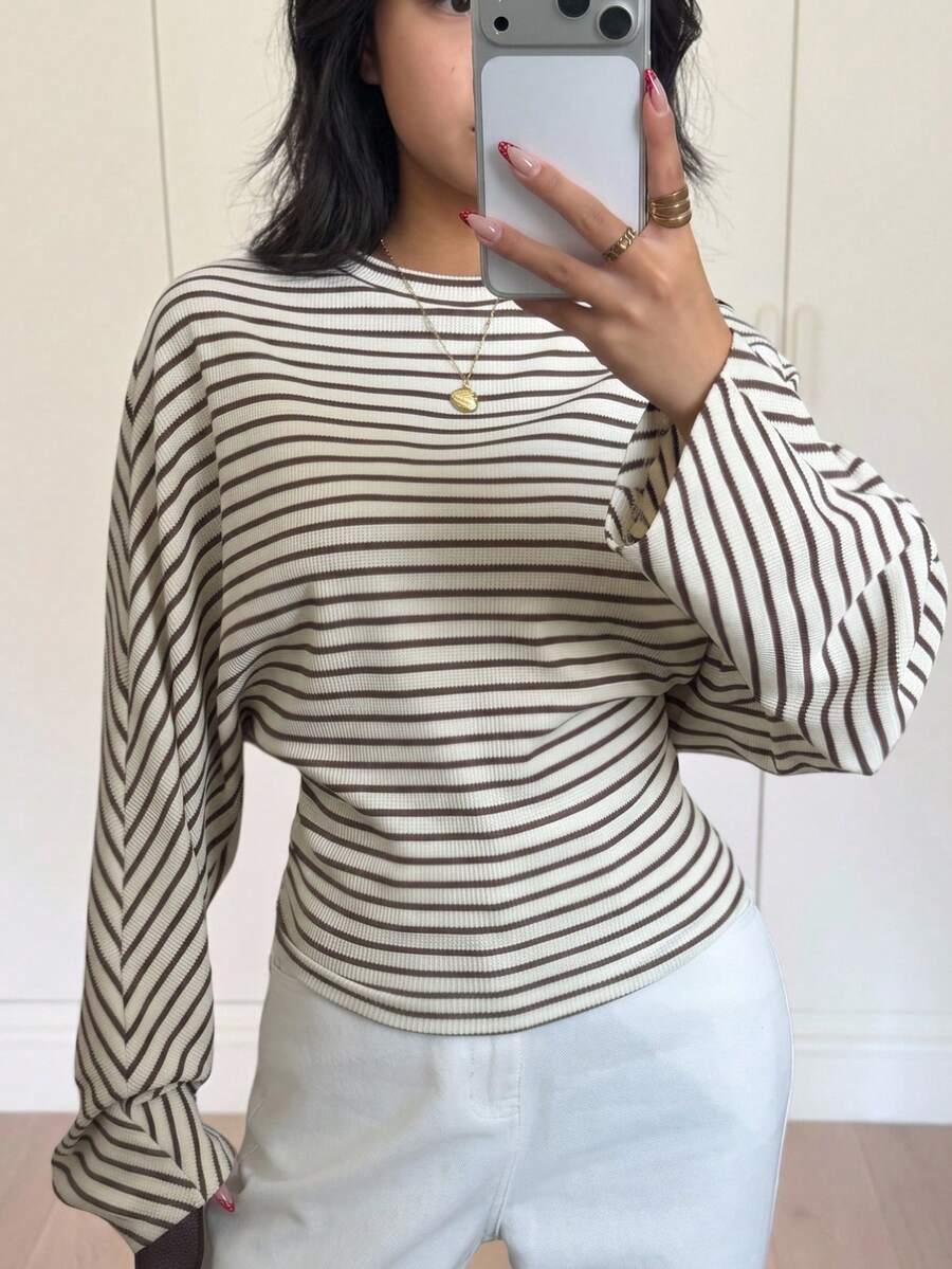 SHEIN تي شيرت خريفي للبنات المراهقات بقصة فضفاضة وكاجوال منسدلة، أكمام باتوينج طويلة، نسيج مضلع محبب، ياقة دائرية، حافة ضيقة، قماش مطاطي، بتصميم جرس ومكشكش للمدرسة