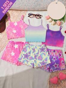 SHEIN 【隨機發送 1 套】女童夏季細肩帶居家服套裝，新款甜美酷女孩團卡通印花睡衣，粉紫黑拼色星空五角星多色針織面料，舒適柔軟波浪邊短款細肩背心＋寬腿短褲 4 件套，居家睡衣可外穿 - 彩色 - 查看 2