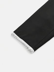 GlowEve CURVE Blazer Lengan Panjang Kasual Wanita Ukuran Plus dengan Motif Blok Warna dan Dekorasi Mutiara Imitasi untuk Beraktivitas di Luar Rumah - Hitam - View 3