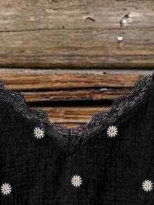 SHEIN VCAY 大尺碼女款雛菊仿刺繡印花V領細肩帶背心 - 黑色 - 查看 5