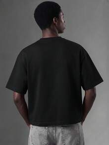 Salvezio 洛杉磯 LA Letter Gesture Logo 男款黑色標準尺寸落肩寬鬆短袖 T-shirt - 黑色 - 查看 5