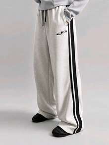 Sport MetroGents Celana Jogging Pria dengan Tali Serut di Pinggang dan Garis Samping, Potongan Lebar - Grey - View 1