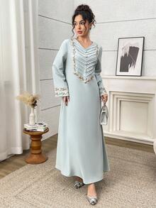Al Najma Women's Applique Decorated V-Neck Button Design Elegant Arabian Dress - Green - View 5