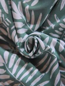 Serenescape Setelan Pakaian Santai Tidur Gaya Liburan Motif V-Neck Kancing Dekoratif Lengan Pendek Celana Panjang Warna Hijau Musim Panas Kasual Tropis - Hijau - View 8