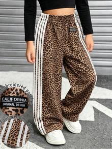 SHEIN بنطلون طويل للفتيات الصغيرات، ربيع/خريف، نمط نمر بني كلاسيكي على كامل البنطلون، أسلوب عتيق، خطوط عمودية بيضاء مخيطة على جانبي البنطلون، تصميم متباين، موضة كاجوال، ملصق قماشي مستطيل أسود مخيط أسفل حزام الخصر من الأمام، إضافة تفاصيل فريدة، مناسب للخروجات اليومية والملابس الكاجوال - متعدد الألوان - مشاهدة 1