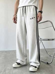 Sport MetroGents Celana Jogging Pria dengan Tali Serut di Pinggang dan Garis Samping, Potongan Lebar - Grey - View 5