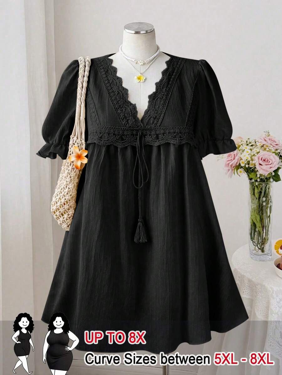 SHEIN CURVE+ 加大码V领蕾丝拼接短袖系带罩衫,优雅复古可爱休闲派对假日连衣裙 - 黑色 - 查看 1