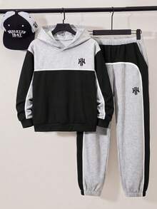 SHEIN 男童秋冬拼色連帽衛衣與慢跑長褲2件套，灰色與黑色對比拼接連帽衛衣配垂直條紋Logo圖案，搭配對比拼色收口長褲，休閒運動活力男孩秋冬套裝 - 黑色 - 查看 3