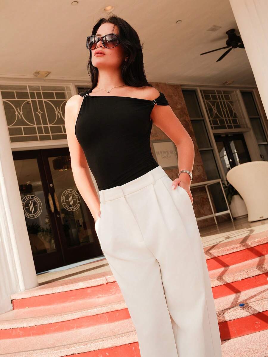 Nelanie Turli 休閒金屬裝飾抓皺連身衣,百搭春夏黑色 - 黑色 - 查看 1