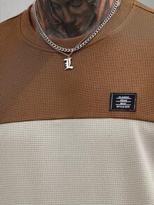 Manfinity CasualCool 男士舒適仿棉華夫格圓領短袖T恤與抽繩鬆緊腰短褲2件套，多色拼接+字母Logo，休閒度假、派對、聚會、好友約會、球類運動、極簡辦公，春夏經典熱銷T恤套裝，適合自穿或送禮給朋友 - 彩色 - 查看 7